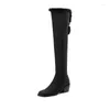 Stiefel Krazing Pot 2024 Kuhlederfell rund Zehen Winter warmes Reiten med Heels Zip Gladiator Metallschnalle Over-the-Knee