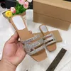 Designers New Womens Beach Slippers Fashionable Rhinestone Summer Peep Toe Sandal Designer Luxurys Square Head Flat Shoes Storlek 37-41