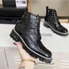 Chaustes de nouvelles chaussures de créateurs 2023 Bottes de première couche Cowhide High Top Chaussures liées à la tête ronde épaisse semelle Casual Fashion Chaussures Tide Martin Boots Station européenne 4wi6