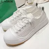 Scarpe casual Coppia Coppia Scarpa di tela per le donne Green Toe All-Match Lace Up Simple Design Mares Brand Small White Sapatos