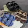 İşlemeli strappy g baba sandalet boyutu 35-42 bayan tasarımcı yaz ayakkabıları mavi denim tuval tıknaz slingback plaj havuzu rahat slaytlar terlik flopları spor spor ayakkabılar