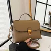 Qualitäts hohe Handtasche für Frauen in 2024 modische und trendige einzelne Schulter -Cross -Body -Tasche Koreanische Version vielseitiger Pendelpendelputabler kleiner Platz