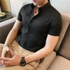 Chemises décontractées pour hommes tendance de la mode d'été Busineen Businet Slim à manches courtes Shirt Men Coll Bouton Bouton Solide à rayures Solide Top résistant