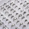 Lotti di massa 50pcs Antico Multi-Stili Silver Mescola Anello per donne Anello di dito della moda Flower Vintage Gioielli retrò 240416