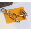 2023Handmade Designer Keychains Multicolor Key Chain Women Män Brown Leather Bag Wallet Lanyard Plated Gold Accessories Dragonne Keychain Original Edition