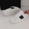 Designer kvinnor sneaker retro broderade plattformskor äkta läder tjocka bottenlägenheter klassisk snörning casual sko med box 332