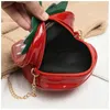 Femme Sac à bandoulière Strawberry Shape Designer Fashion Pu Leather Chain Crossbody Girls Migne Fruit Fruit Racs et sac à main 240423