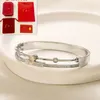 Einfache Mode Diamond Bangle Spring Neues Freizeitstil Geburtstagsgeschenk Schmuck 18K Gold plattiert Boutique Charm Bangle Edelstahlarmband Schwimm