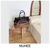 Grands sacs de créateurs pour les femmes Cowhide Runway adaptées au sac à main en ligne avec deux couches de mode de voyage de capacité de célébrité assortis de la mode Internet 10a +