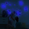 Autocollants créatifs dessins animés chat lumineux muraux muraux pour enfants décoration de chambre en bleu étoiles fluorescentes décalantes artistiques brillent dans les autocollants sombres