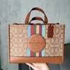 Luxurys Designer Bags for Woman Travel Dempsey Field Tote Shopper Bags Sacoche 2Size Mens fim de semana ombro de praia Bag mamã