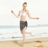 Sexiga kvinnor söt djurkatt ren kaftan sarong strand bär bikini täckning kort kjol