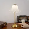 Table de table atmosphère sens au chevet light USB base de métal rechargeable de la lampe de fleurs vintage