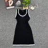 24SS Женское платье новое дизайнерское платье роскошное бренд высококачественный женский платье модное женское топ-платье вязаное вязаное рукавочное изящное платье Сексуальное платье Эластичное узкое мини-юбка