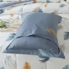 Cubierta de edredón 3pcs 100% de plumas de algodón estampado de ropa de cama de ropa de cama delgada (1*edredón + 2*funda de almohada, sin núcleo), patrón de pluma azul claro blanco ultra reversible ultra reversible