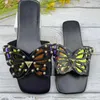 Sandales d'été des pantoufles 2024 Butterfly carré féminin rivet rivet européen et américain occasionnel