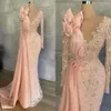 Prom designer klänningar rosa ljus v hals långa ärmar spets applikation kristaller veck kväll fest klänning golvlängd formell ocn slitage vestidos estidos