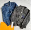 Veste imprimée de Desinger de printemps Denim toute toute nouvelle polie à revers de haute qualité Colloar Metal Buckle Couple Classic Patchwork Washed Jean Men Coats Outwear