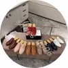 Leisure en cuir slipper réel créateur en cuir sandales estivales mules hommes femme broderie en cuir slipper sandales plates classiques pantoufles de luxe taille 34-42