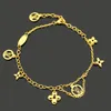 Avec Box Fashion Designer Bracelet pour femmes Charme Tri Color Exquise Invisible Bijoux de luxe Bijoux Gold Bracelet Disponible en trois couleurs.