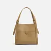 Totes 2024 NICHE DESIGNER Luxury Retro Bucket Bag Exquisite and Versatile Handbag High-End Casual Simple Shoulder Phone