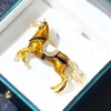 Broşlar Medieval Vintage Kişilik Emaye Galloping Horse Broş Hayvan Zodyak Pin Aksesuarları Unisex Coat Su Kıyafet Korsage