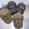 Modedesignerin Leopard Print Hole Baseball -Mütze Männer und Frauen mit dem gleichen lässigen, vielseitigen für alle Jahreszeiten geeigneten Jahreszeiten