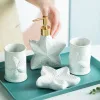 Ensemble des accessoires de salle de bain de forme de coque étoilée kit en céramique blanche Disque de savon liquide Gel de douche de douche de douche