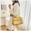 Totes toppkvalitet designer handväska kvinnor läder crossbody axel väskor modemän veckas topphandtag koppling shoppare väska