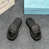 2024 NOUVELLE FEMANS P SANDAL PLIPPERS WEMANS DESSIGNES DE LUXE Designer Sliders Paille Casual Shoe Outdoor Summer Pool New Style Slipper Slipper Beach Holidays Flat Sandale 35-41