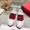 Designer Sneakers blancs Viers Womens Casual Chaussures offrant des accents de pierre de pierre de pierre de pierre rouge brillants