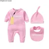 生まれた幼児の女の赤ちゃんデザイナーブランドのレターコスチュームオーバーオール服ジャンプスーツキッズボディスーツの赤ちゃんの服装romper outfi bib hat 3pc