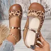 Slippers Crystal perle de luxe Femmes Flats Chaussures Léopard Sandales décontractées 2024 Designer Summer Flip Flops Robe Femme Tlides
