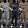 Designer Womens Tracksuits Pants Silm Suit Due pezzi Set da jogger 2024 Nuove lettere stampate per le tute a maniche corte per le tute 3 colori abiti da moda 43366