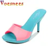 Vohesnees merk zomer slippers vrouwen gemengde kleuren pu fine hiel 9 cm buiten sandaal platform sexy slipper schoenen dia's hakken 240506