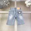 Nya babybanor Summer Boys Jeans Set Kids Designer Kläder Storlek 100-150 cm LOGO Tryckt T-shirt och denimshorts 24 April