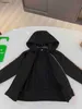 New Baby Coat Checker Splicing Design Jackets Jackets Crianças Designer Roupas Tamanho 100-160 cm Capuz de mangas compridas