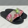 Designer glissades pour hommes sandals pantoufles en caoutchouc chaussures de plage de plage classiques en brocade floral glissades plates en cuir en caoutchou