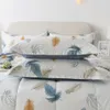 Cubierta de edredón 3pcs 100% de plumas de algodón estampado de ropa de cama de ropa de cama delgada (1*edredón + 2*funda de almohada, sin núcleo), patrón de pluma azul claro blanco ultra reversible ultra reversible