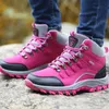 Botas de trekking impermeables para mujeres de invierno.