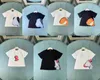 Märke baby t-shirt barn designer kläder olika tecknade djur avatar tryck flickor kort ärmstorlek 100-160 cm pojkar tees sommar tshirt 24 april