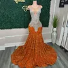 Vestidos de baile laranja com strass prateado 2024 Meninas negras vestido de graduação elegante penas de penas africanas