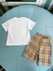 Modne dresy dla niemowląt Summer Boys Zestaw Designer Designer Rozmiar 100-160 cm niebieski truskawkowy wzór druku
