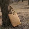Korb Strohhalm Taschen für Frauen Rattan handgefertigtes Strandhandtaschen Ladies Bambus gewebtes Urlaubs Schulter Handtasche 240430