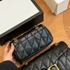 Siyah tasarımcı çanta kapitone tablo çanta omuz çantası tasarımcı kadın çanta çapraz gövde tasarımcı çantaları yüksek kaliteli yumuşak gerçek deri cüzdan crossbody tasarımcı çantaları