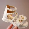 Sandalen Mädchen Sandalen 2024 Sommer New Fairy Style Princess Schuhe für Party Hochzeitsshow Mode weiche Sohle elegante Strandschuhe