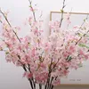 Fleurs décoratives 110 cm Artificiel 4-Fork Silk Cherry Blossom Branch Decoration Home Decoration Fleur Fleur Mariage Porte arcée