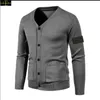 Designer di giacca di pietra maglione maschile marchiato a quadigan a marchio Cardigan Pullover Casual Business Slim Fit Slip Long Classic Lussuoso Lugo Pullover caldo M8