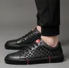 Hochwertige echte Leder -Leder -Herren -Gelegenheitsschuhe Marke Krokodil -Muster -Ladung Männer Kleidschuhe Moccasin flache Schuhe für Jungen Partystiefel