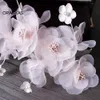 Bandons à la main cheveux faits à la main pour femmes accessoires de cheveux de mariage Blanc Flower Pearl Band Tiaras Bridal Ball Headwear Bijoux Q240506
